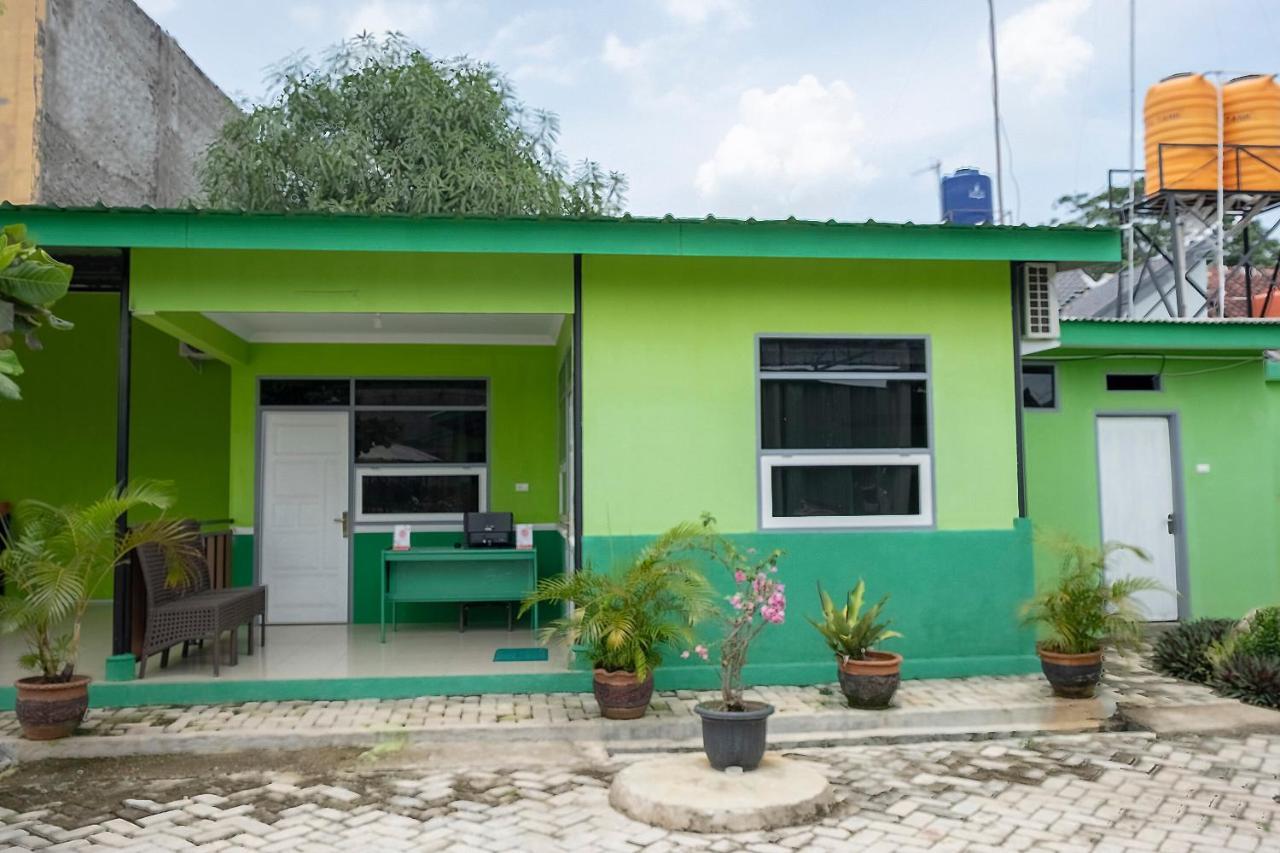 Oyo 3115 Branti Raya Guest House Syariah Negarasaka Экстерьер фото