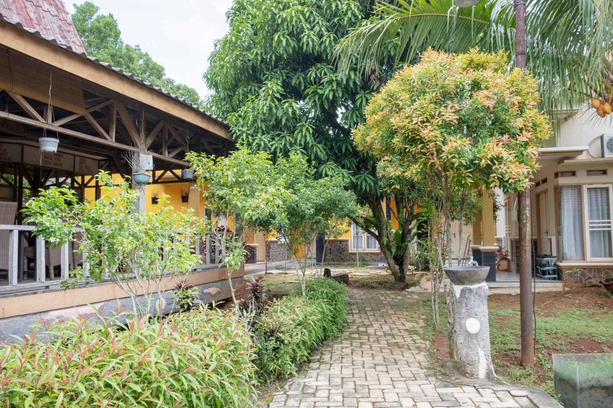 Oyo 3115 Branti Raya Guest House Syariah Negarasaka Экстерьер фото