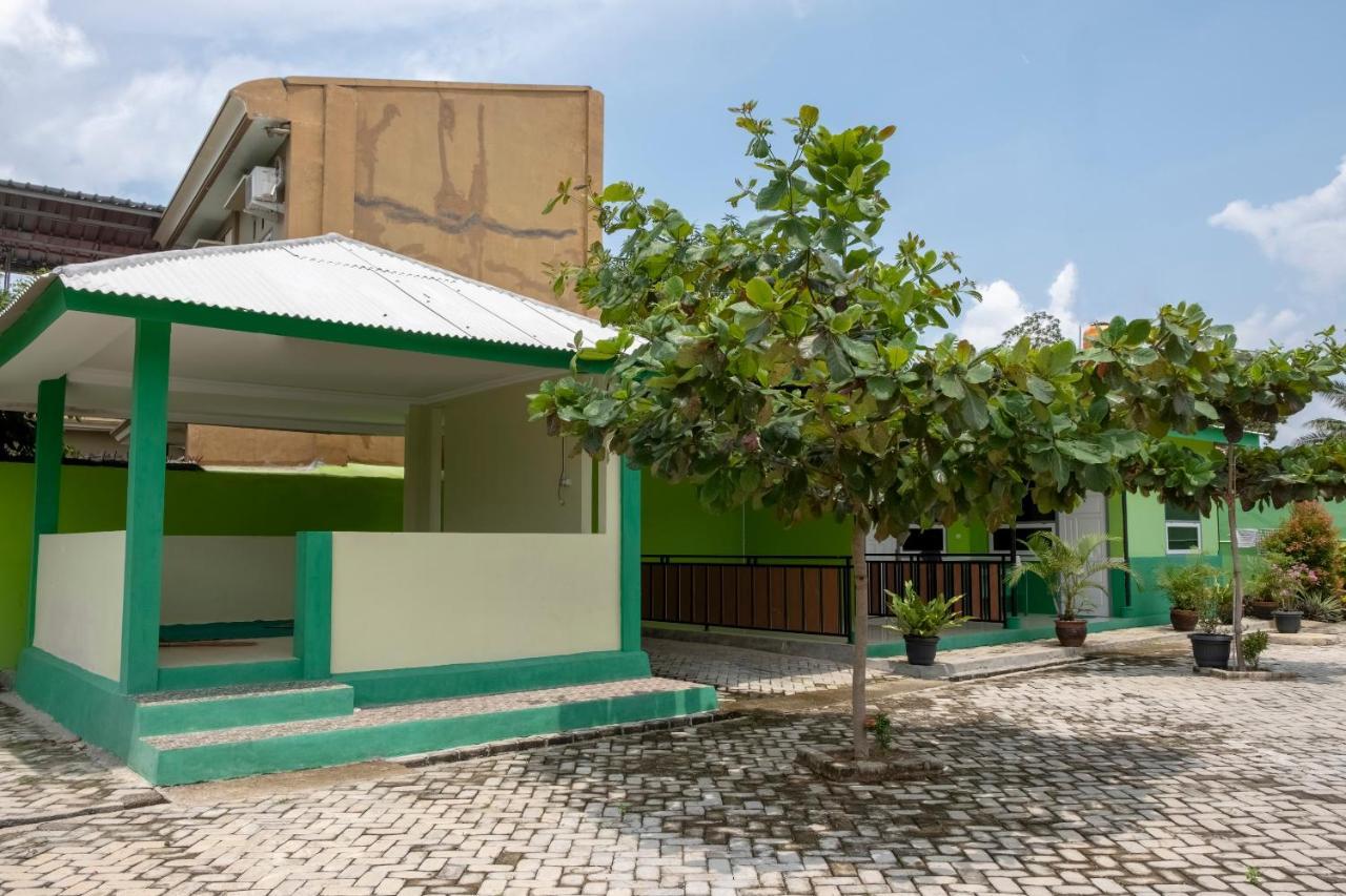 Oyo 3115 Branti Raya Guest House Syariah Negarasaka Экстерьер фото